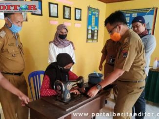 Wawako Erwin Yunaz saat meninjau kegiatan remaja masjid.