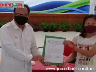 Analica Sababalat bersama Bupati Yudas Sabbagalet.