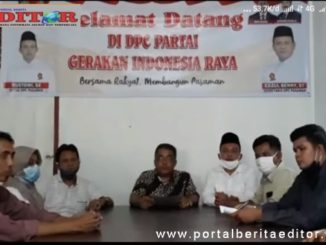 Anggota DPRD Pasaman Martias di dampingi ketua DPC Gerindra Bustomi SE melakukan jumpa pers di jalan H Agus Salim Taluk Ambun Nagari Pauh.