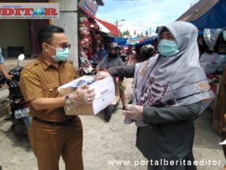 Diskoperindagkopnaker Padang Pariaman, produksi Masker , bagikan langsung masker pada masyarakat