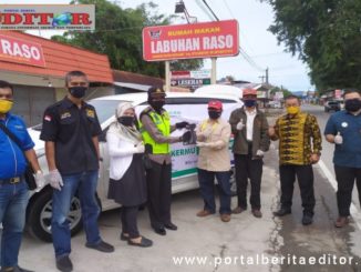 Pembagian masker gratis oleh BPJS Kesehatan dan PWI Kota Bukittinggi.