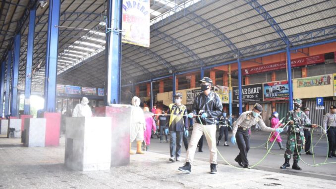 Penyemprotan fasum di Payakumbuh.