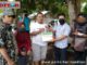 Penyerahan BLT DD oleh wali nagari kapuh utara, Azrino Winata, S.IP.