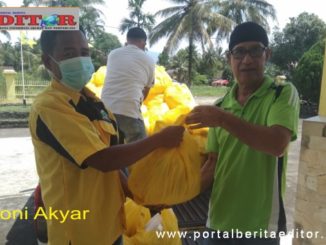 Penyerahan bantuan dari Darul Siska untuk masyarakat Solok Selatan.