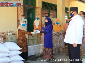 Penyerahan bantuan di Kab. Solok.