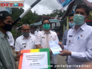 Penyerahan batuan Langsung tunai oleh Walikota Sawahlunto Deri Asta SH.