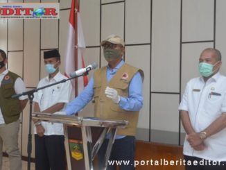 Plt Bupati Solsel Abdul Rahman memberikan keterangan pers terkait terinfeksinya 3 warga solsel positif Covid-19.