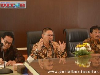 Wako Ramlan Nurmatias bersama Wawako Irwandi dan Sekdako Yuen Karnova.