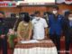 Bupati Gusmal menandatangani berita acara rapat paripurna DPRD Kab.