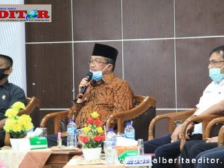 Bupati Gusmal saat memberi pengarahan.