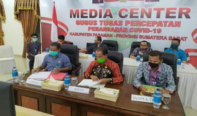 Bupati Pasaman, Yusuf Lubis saat mengikuti penyerahan Opini WTP secara virtual.