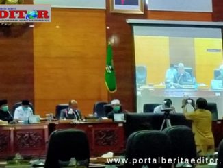 Ketua DPRD Sumbar Supardi saat memmimpin Rapat Paripurna
