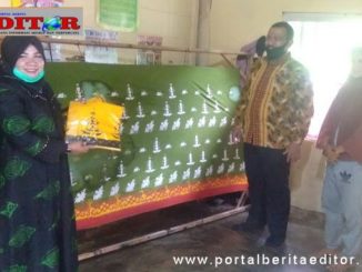Mardison Mahyuddin saat mengunjungi sentra Batik Sampan.