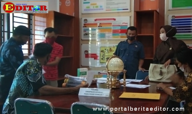 Pembagian APD dari PPK kepada PPS di Sipora.