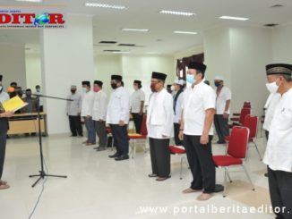 Pengukuhan pengurus Masjid Raya Sumbar oleh Gubernur Irwan Prayitno.
