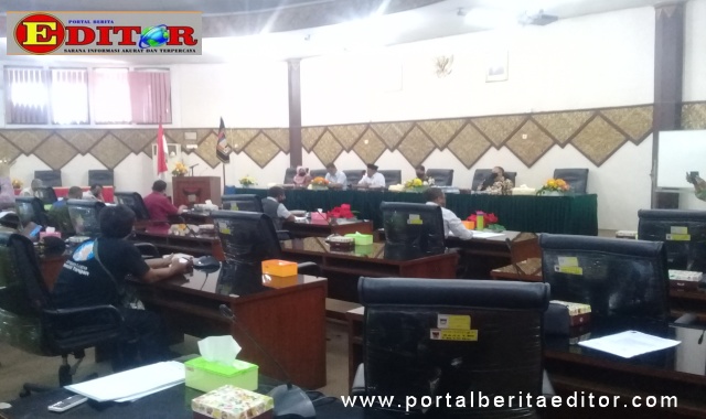 Suasana Hearing DPRD Kota Padang bersama Seniman Musik Kota Padang dan OPD Pemko.