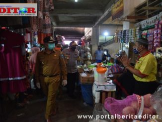Walikota bersama Kapolres Sawahlunto ketika melakukan pemantauan di Pasar Talawi.
