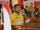 Deri Asta saat memberi kuliah umum dsaat wisuda UMMY Solok.