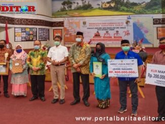 Gubernur Irwan Prayitno bersama pelaku UMKM Sumbar.
