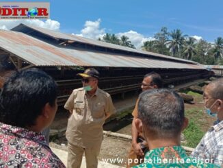 Nasrul Abit melakukan peninjauan lokasi Peternak Ayam Edvam .