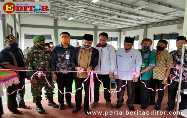 Pemotongan pita dibukanya pelatihan pertanian di BLK Komunitas Tarjun Najah di Nagari Lubuk Gadang Timur Kecamatan Sangir.