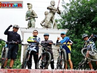 Peserta gowes di monumen perjuangan Lengayang.