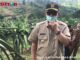 Wagub Nasrul Abit saat meninjau areal kebun buah naga.