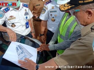 Wagub Nasrul Abit saat meninjau pembangunan terminal Anak Aia, Padang.