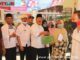 Wakil Bupati H.Zuldafri Darma,SH menyerahkan BST Propinsi secara simbolos kepada masyarakat Situmbuak.