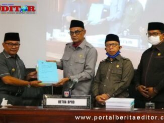 Wako Bukittinggi serahkan Nota Ranperda Pertanggungjawaban pelaksanaan ke APBD 2019.