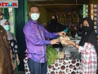 Wako Genius Umar saat meninjau salah satu e-warong.