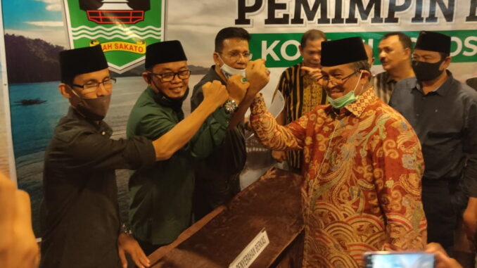Gusmal saat mendaftar ke Poros Baru.