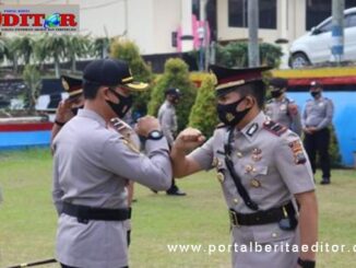 Kapolres AKBP Rohkmad Hari Purnomo memberikan ucapan selamat.