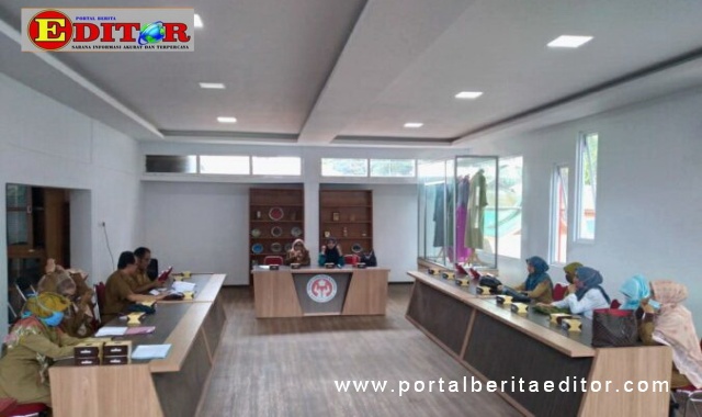 Rapat persiapan HUT ke 40 Dekranas di Bukittinggi.