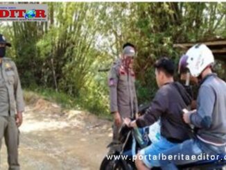 Satpol PP Tanah Datar saat razia.