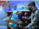 Wako Deri Asta saat menyerahkan santunan.