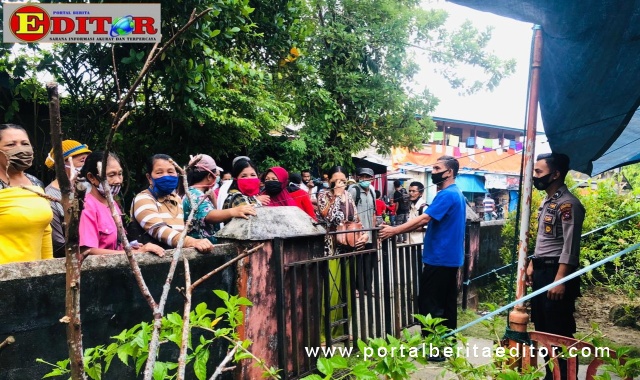Antrian pengambilan bantuan BST dari Kemensos pos cabang sipora selatan,