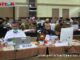 Bupati Gusmal dan Sekdakab Solok Aswirman saat mengikuti rapat.