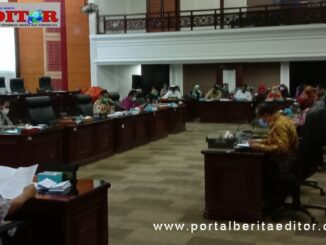Ketua Pansus Ranerda AKB Hidayat saat memimpin rapat Hering dengan Kabupaten dan Kota