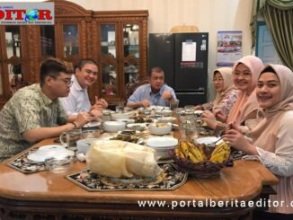 Nasrul Abit bersama keluarga.