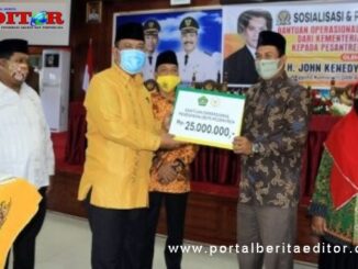 Penyerahan bantuan buat pospes dan TPQ di Pariaman.