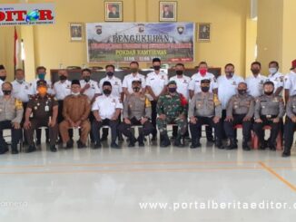 Puluhan Anggota Pokdar Kamtibmas dikukuhkan Polres Solsel foto bersama di ruangan Adiyaksa Polres Solsel.