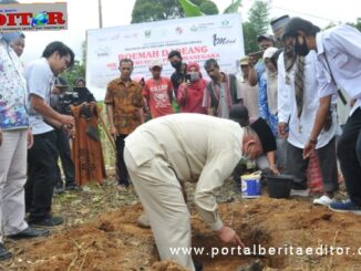 Wagub Nasrul Abit saat meletakkan batu pertama pembangunang Roemah Joeang.