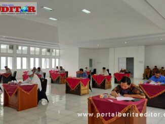 Calon pengurus Baznas Kota Padang Panjang sedang memgikuti tes tulis.