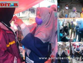 Ketua GOW Kota Pariaman, Indriati Mardison membagikan 1.000 masker ke Pasar Pariaman.