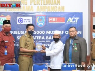 Penyerahan 1500 mushaf Alquran dari Yayasan Ruang Baik kepada Pemko Payakumbuh.