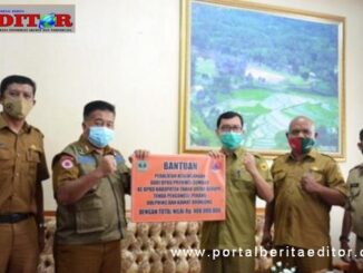 Penyerahan bantuan kepada Pemkab Tanah Datar.