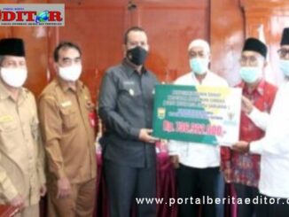 Penyerahan beasiswa Saga Saja dari Baznas Pariaman Rp 736 juta.
