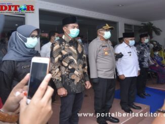 Walikota dan Wakil Walikota Sawahlunto serta Kapolres Sawahlunto saat upacara pelepasan almarhum Ali Yusuf.