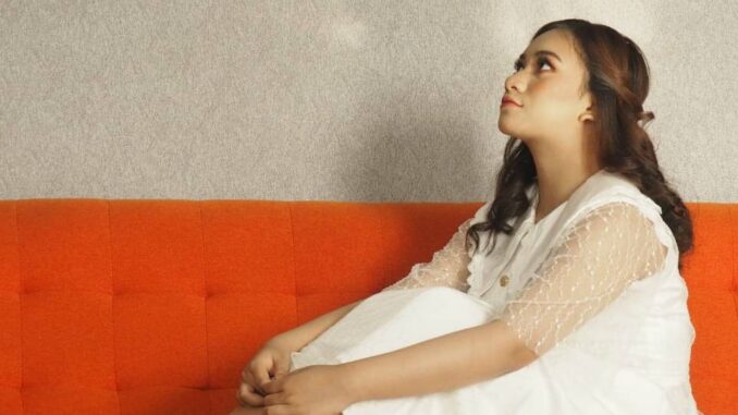 Adiba Cahya, penyanyi lagu Kesan di Matamu.